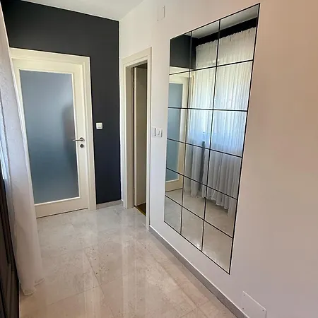 Bellevue Apartment *