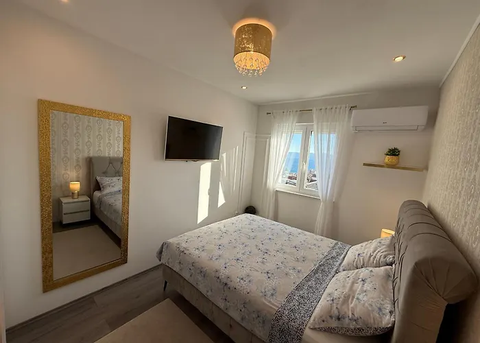 Bellevue Apartment *